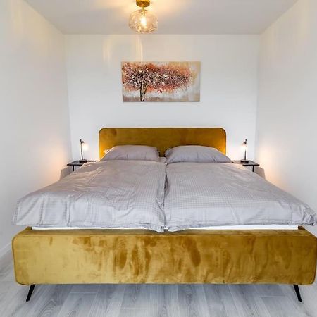 Cozy Apartment Near City Centrum And Bratislava Airport Kültér fotó
