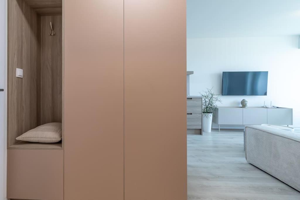 Cozy Apartment Near City Centrum And Bratislava Airport Kültér fotó