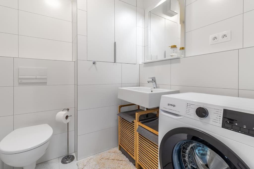 Cozy Apartment Near City Centrum And Bratislava Airport Kültér fotó