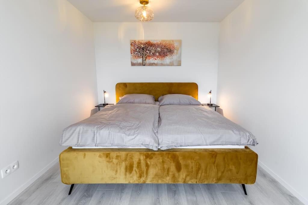 Cozy Apartment Near City Centrum And Bratislava Airport Kültér fotó