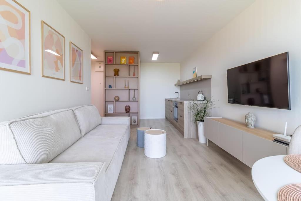 Cozy Apartment Near City Centrum And Bratislava Airport Kültér fotó